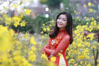 Khoảnh khắc áo dài đỏ e ấp [376UZA]
