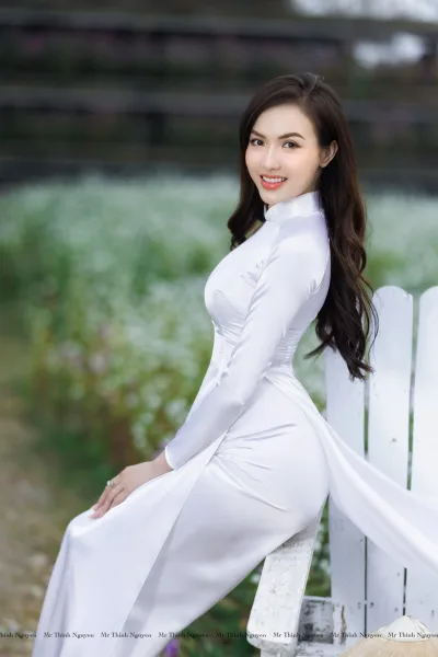 Thanh thoát áo dài trắng [8DZH17]