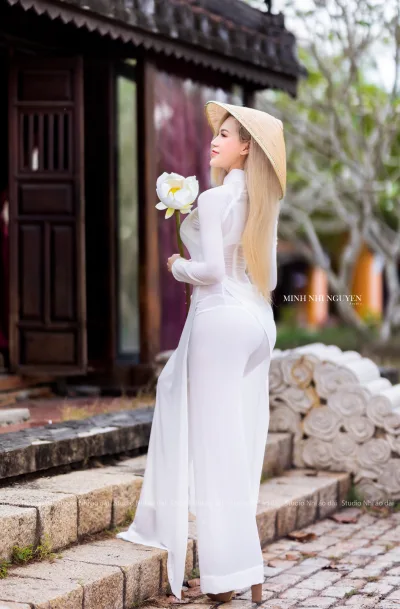 Nét Việt áo dài trắng nón lá [2ZNFFR]