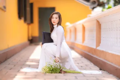 Áo dài trắng hoa ấn tượng [N4FTVE]