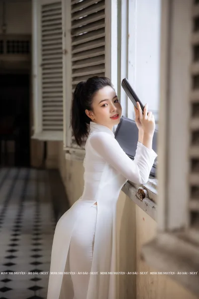 Vẻ đẹp áo dài áo dài trắng nhẹ nhàng cặp táp [WXKNPD]