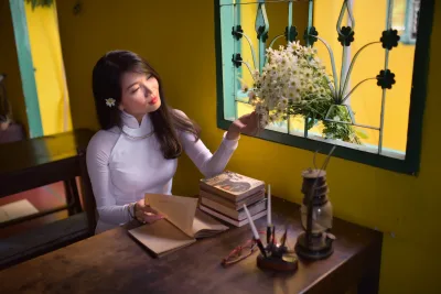 Áo dài trắng cổ kính nét Việt [V6DRQH]