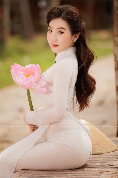 Hình nền áo dài trắng duyên thầm hoa sen [UKE1EV]