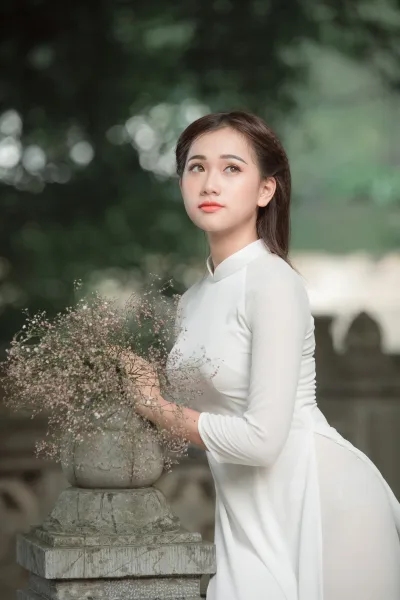 Loạt ảnh áo dài trắng thướt tha cổ kính [E96IUR]