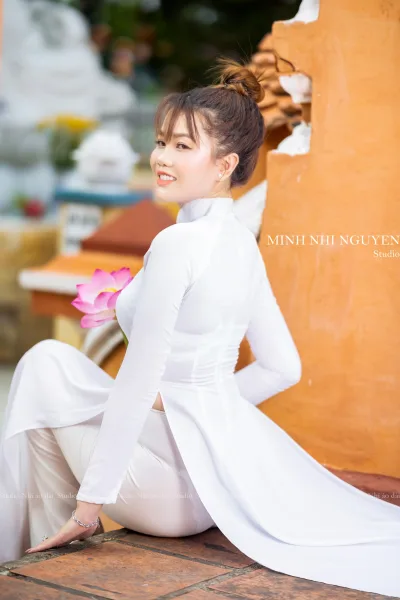 Áo dài trắng vẻ đẹp áo dài trắng tinh tế [J074FZ]