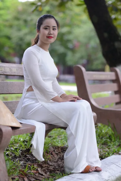 Gái xinh áo dài trắng sang trọng [FQIDUD]
