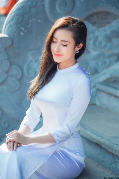Áo dài trắng tinh tế tinh khôi [2GQBQN]