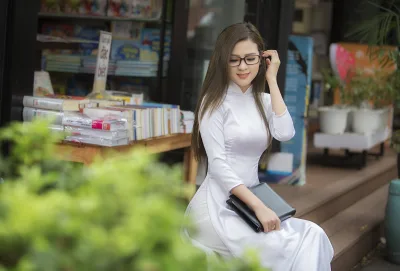 Áo dài trắng đậm chất Việt mắt kính [EJMHIT]