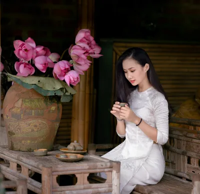 Áo dài trắng vẻ đẹp hoa sen tinh tế [HTVZO3]