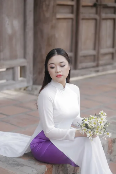 Áo dài trắng ấn tượng [3E8VDW]
