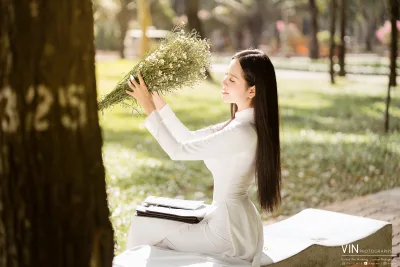 Áo dài trắng vẻ đẹp hoa hút hồn [MXOCWC]