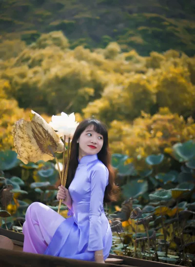 Áo dài trắng bên hồ kiêu sa [FEYIMW]