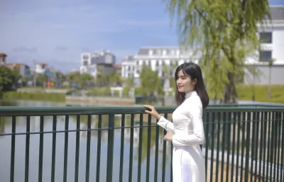 Khoảnh khắc áo dài trắng sang trọng bên h? [IM6SSB]