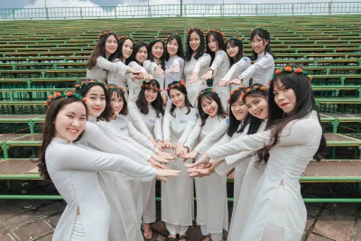 Cách tân áo dài trắng nhẹ nhàng kỷ yếu [R4AXWQ]