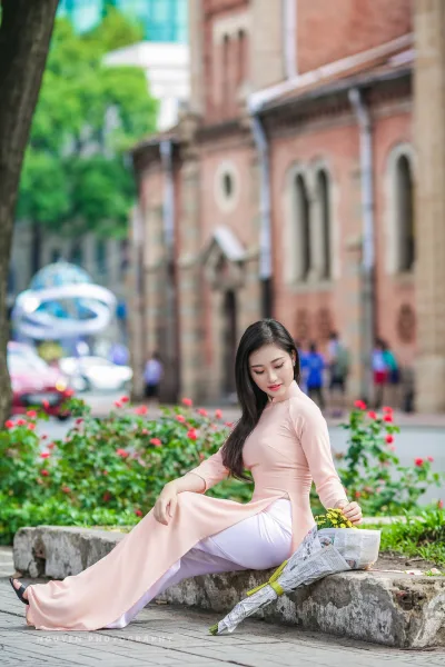 Áo dài trắng ảnh nền cổ kính rạng rỡ [FGVOX3]