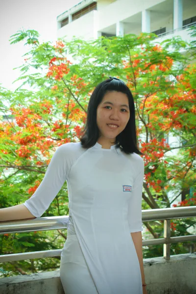 Áo dài trắng cách tân sân trường kiêu sa [UZTK6F]