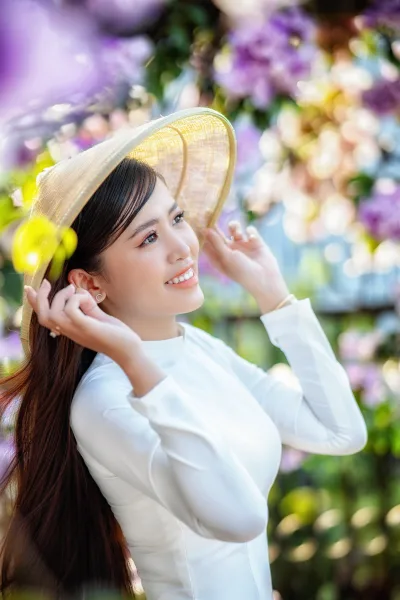 Áo dài trắng girl xinh nón lá thanh nhã [R8PH02]