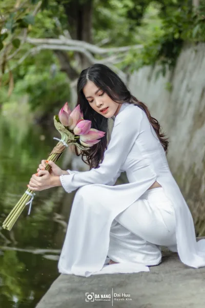 Áo dài trắng hoa sen tinh tế [SGSRJI]