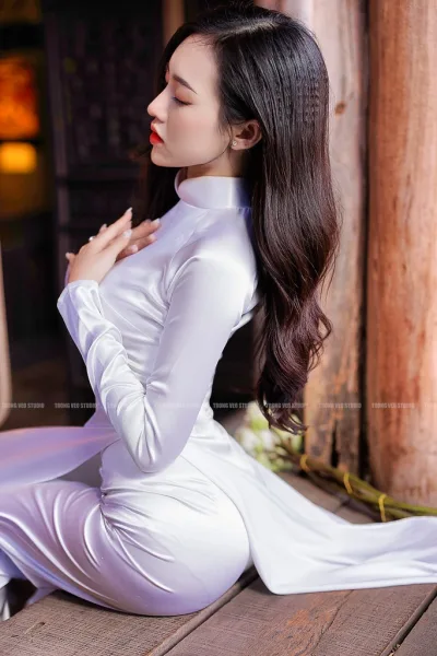 Hình ảnh áo dài trắng thanh tao trong veo studio [XJY3LY]