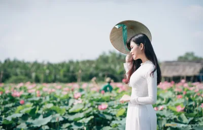 Áo dài trắng hot girl hoa sen tinh tế [PNXIOM]