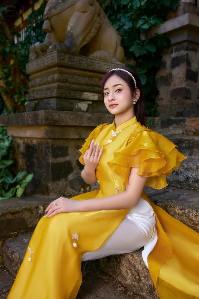 Áo dài vàng rạng rỡ [YAWZV6]