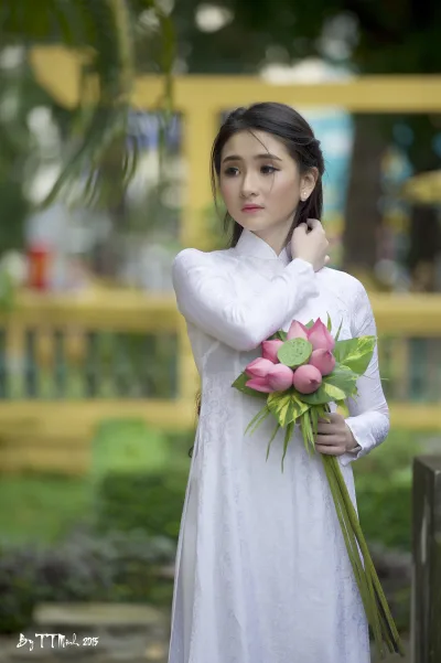 Duyên thầm áo dài trắng hoa sen [QYQAU3]