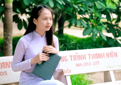 Áo dài trắng ghế đá thuần Việt [FEWIAE]