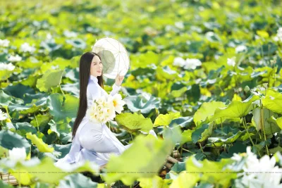 Áo dài trắng mong manh hoa sen [UTY8PX]