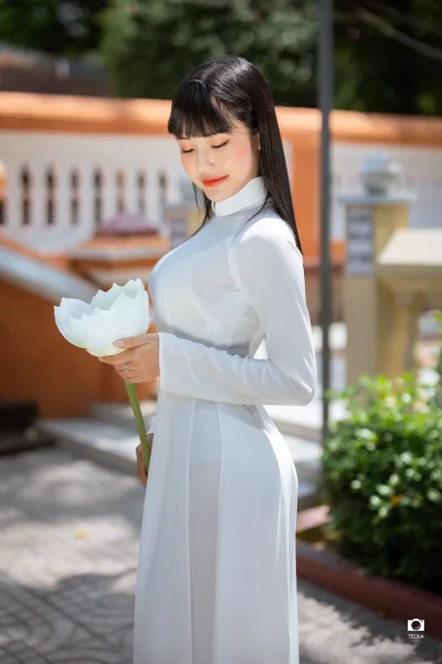 Áo dài trắng hoa cuốn hút [P1HQGO]