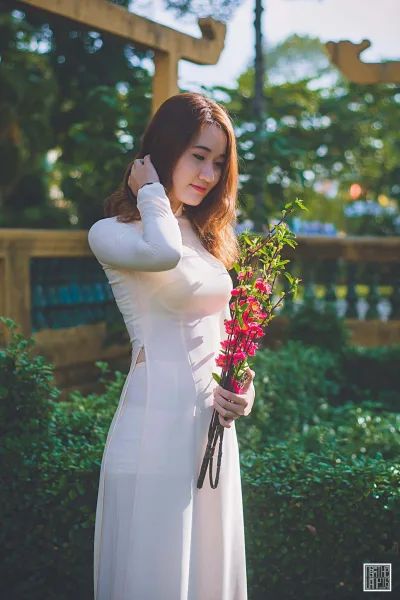 Áo dài trắng ảnh nền sức hút thanh thoát [5MJHIL]