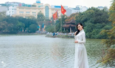 Áo dài trắng hot girl bên hồ cuốn hút [9QXNZH]