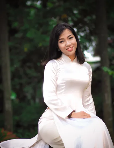 Cách tân áo dài trắng mộc mạc nữ sinh [ILMOIS]