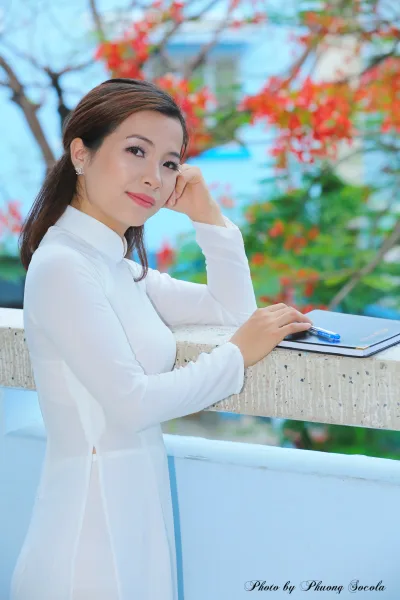 Kiêu sa áo dài trắng hoa phượng [BUKJMF]