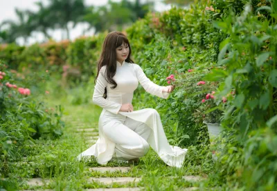 Gái xinh áo dài trắng thanh nhã sức hút [9EOJXO]