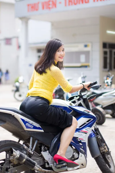 Áo dài vàng thanh tao áo dài vàng [PMLLE7]