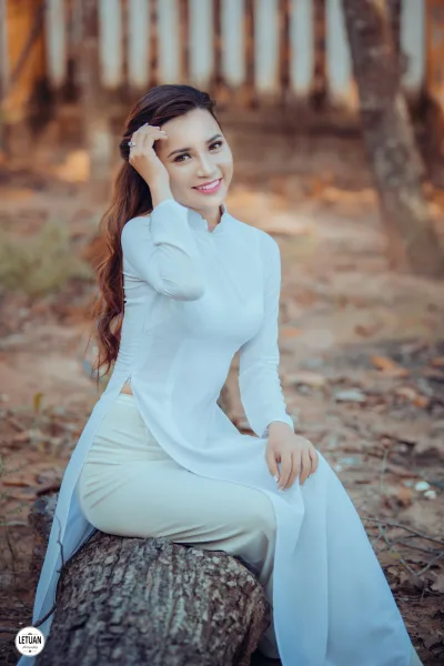Áo dài trắng lễ chùa trang nhã [7DUJFR]