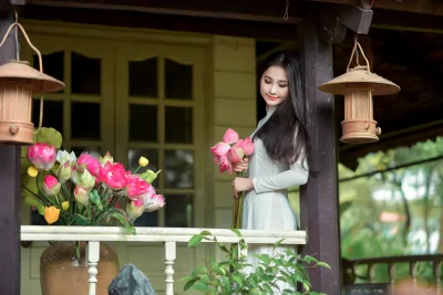 Girl xinh áo dài trắng nữ tính hoa sen [G7NLSE]