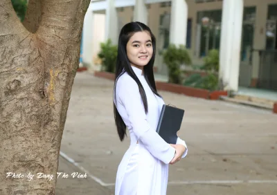 Áo dài trắng cặp táp sang trọng [4NULIM]