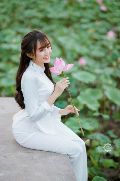 Áo dài trắng nữ nhân hoa sen hiện đại [BA59U5]