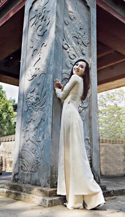 Girl xinh áo dài trắng ấn tượng áo dài trắng [2YBXV0]