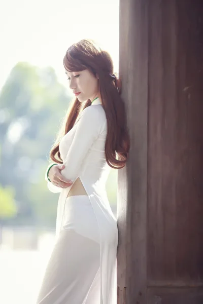 Áo dài trắng thướt tha góc ngang [EE3LI7]