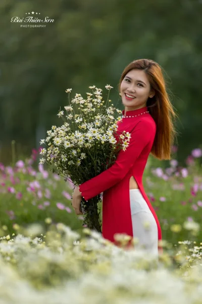 Áo dài đỏ rạng rỡ hoa [2V4QIJ]