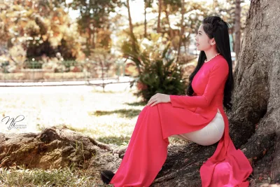 Vẻ đẹp áo dài áo dài đỏ yêu kiều áo dài đỏ [XZOWZI]