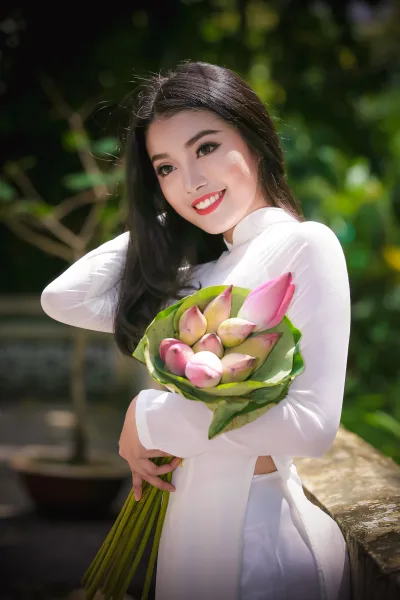 Áo dài trắng hoa sen nhẹ nhàng [GOZG5S]