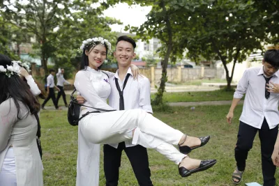 Áo dài trắng loạt ảnh bồng bế hoài cổ [B2PM1H]