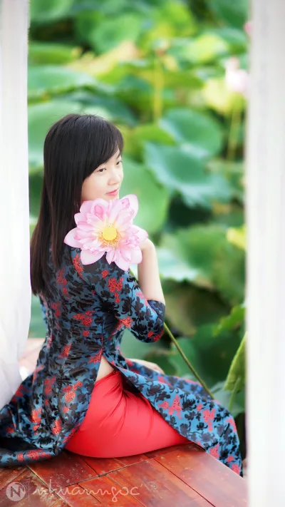Tinh tế áo dài họa tiết hoa sen [RVRJZD]