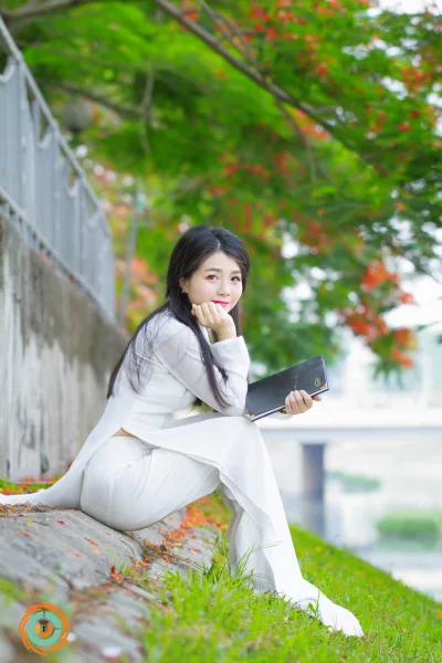 Áo dài trắng mong manh [M9XNUZ]