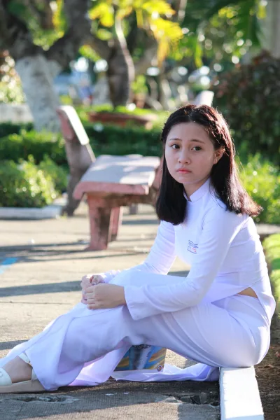 Áo dài trắng truyền thống nữ sinh quý phái [8YRGWG]