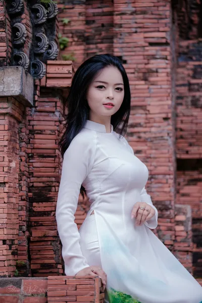 Áo dài trắng gái xinh cổ kính nhẹ nhàng [GRJJ0Q]