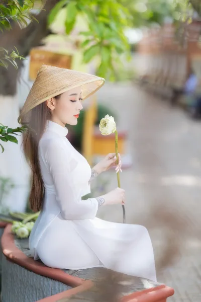 Áo dài trắng nón lá truyền thống [ONNH61]